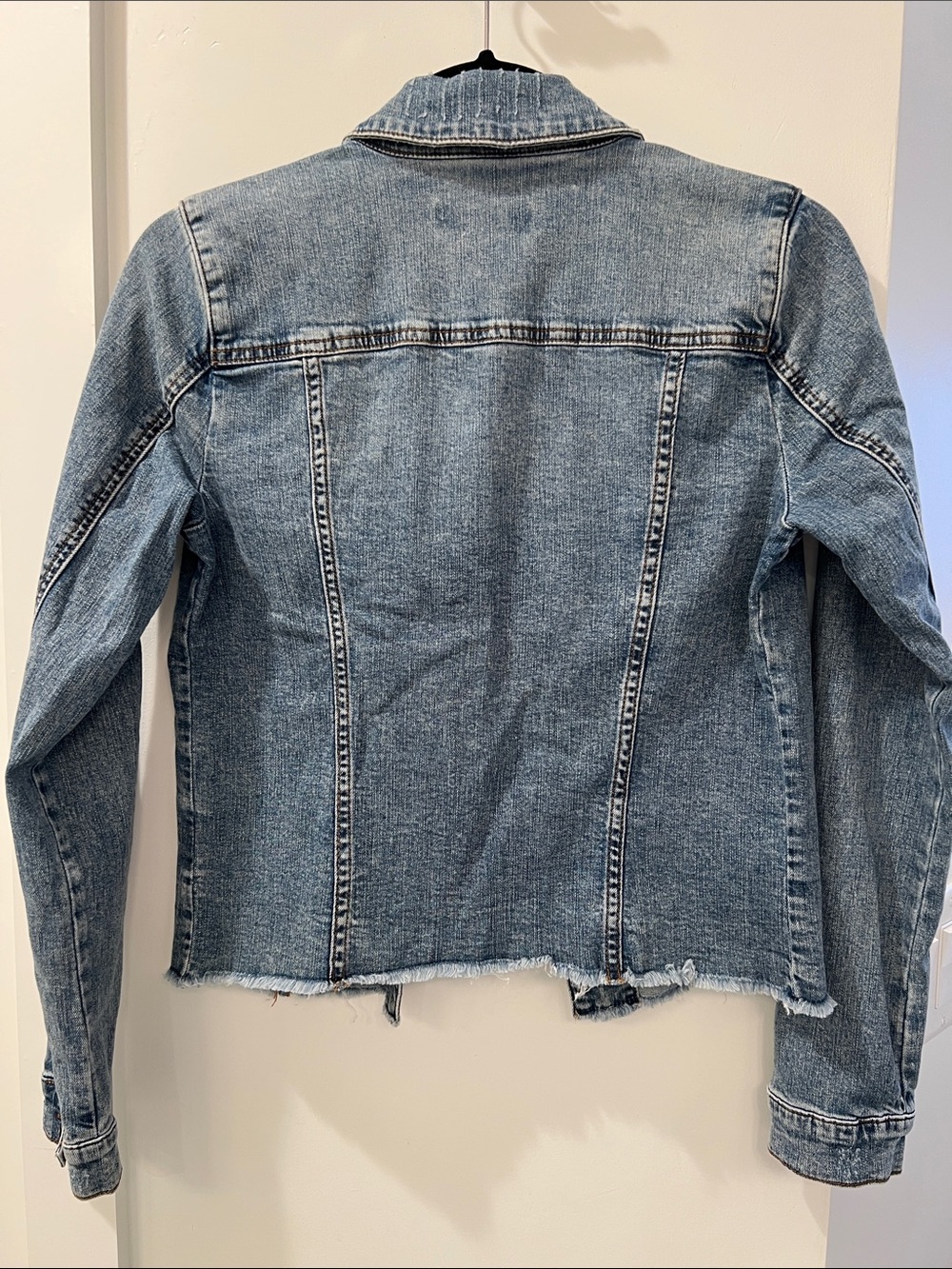 Kut from the Kloth Light Wash Denim Jacket in Faded Blue - Picture 4 of 4